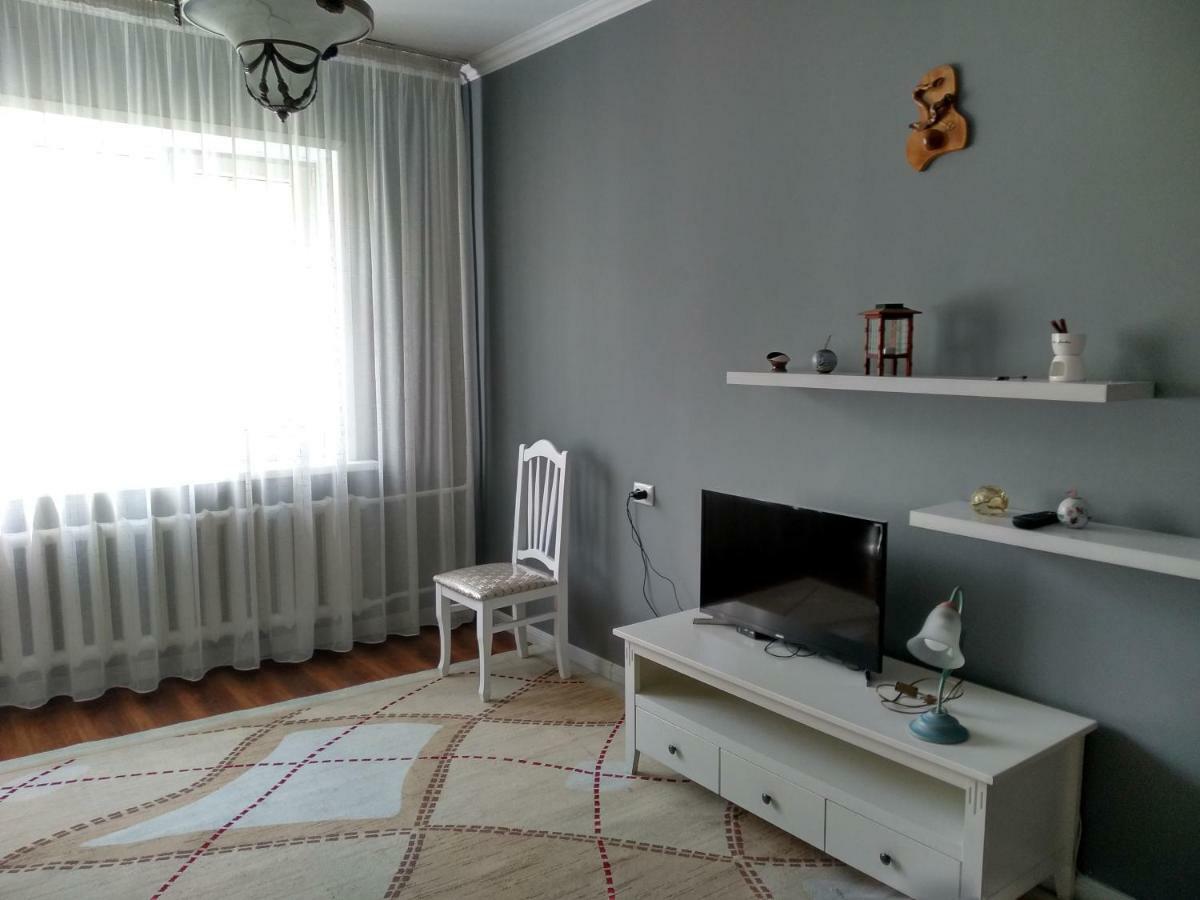 Stylish Apartment In The Gold Square Of Алма Ата Екстериор снимка